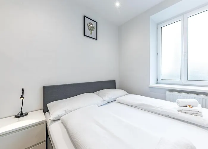 Apartment Hub Close To Main Station By Jr *