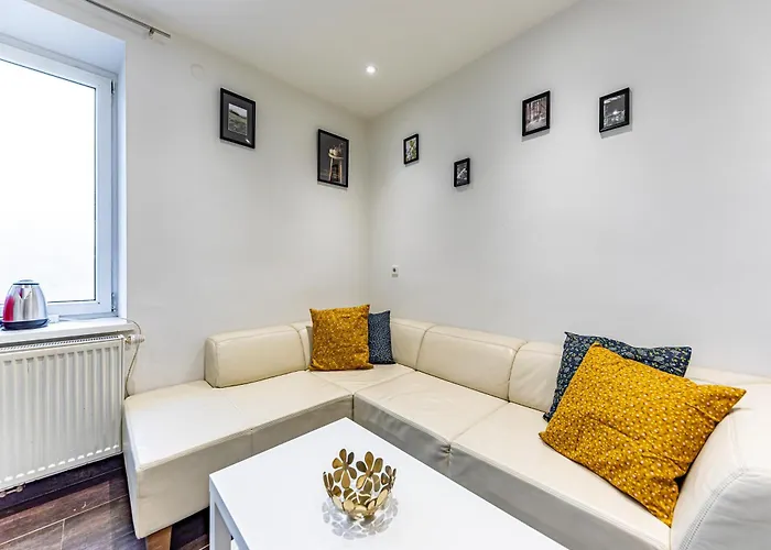 Hub Close To Main Station By Jr Apartment *